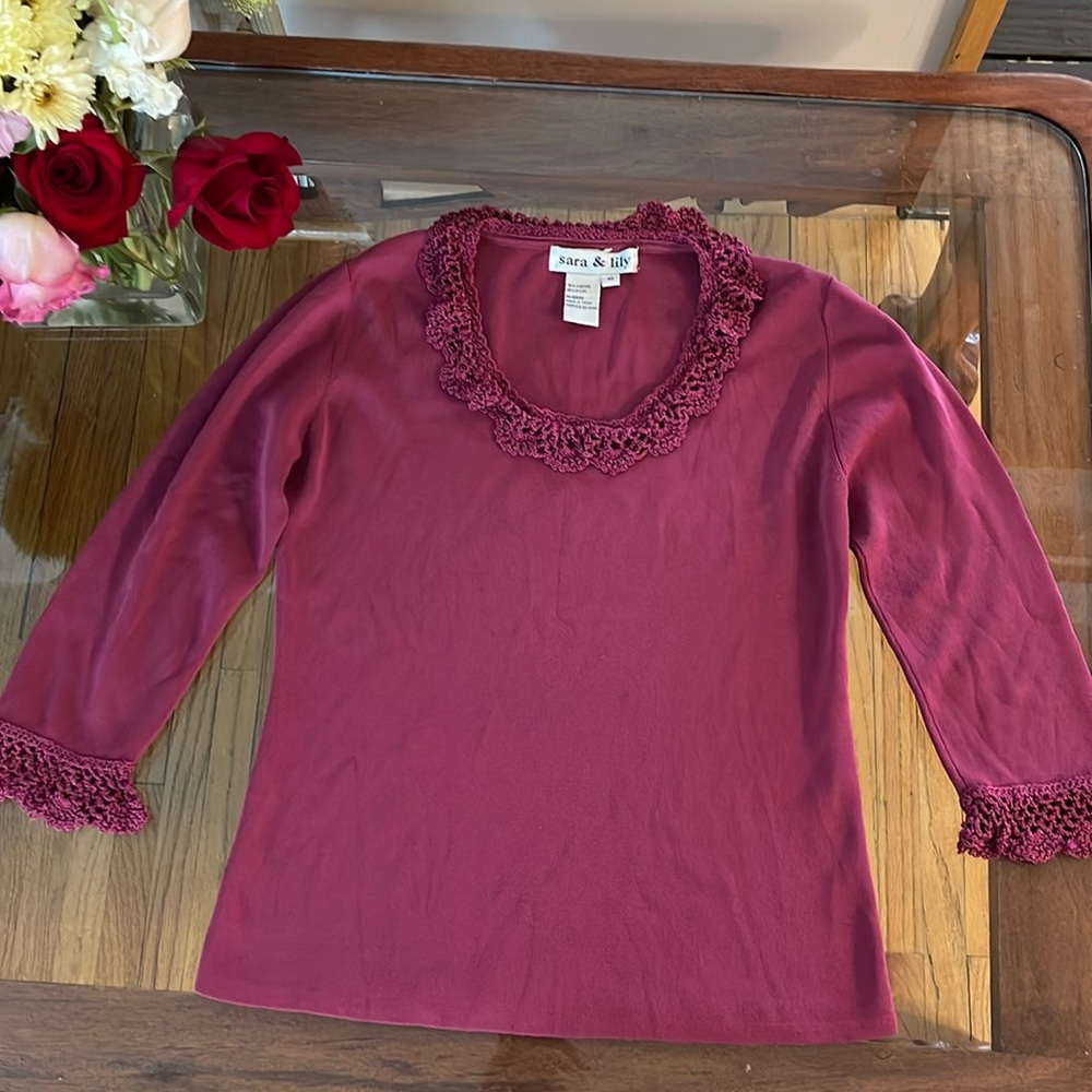 SARA & LILY Magenta Crochet Lace Scoop Neckline Pink Ribbed Top Medium